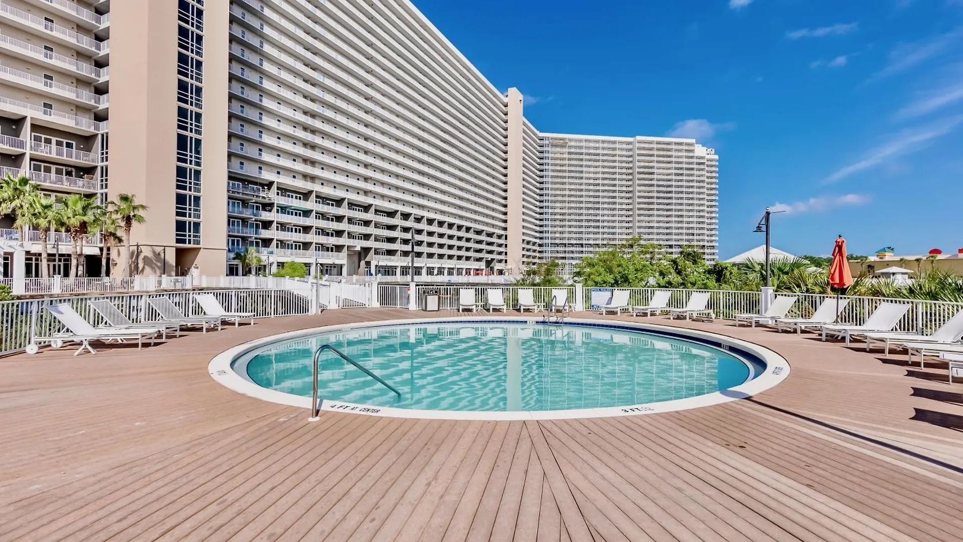 Apartment Stunning 4Bd! Oceanview! Free Beach Chair Service! Sleeps 10! By Dolce Vita Getaways Panama City Beach United States