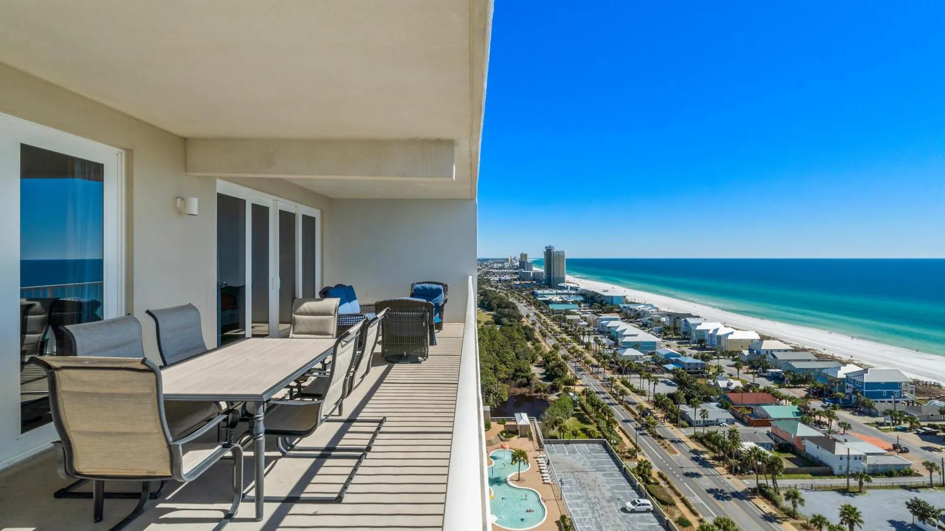 Stunning 4Bd! Oceanview! Free Beach Chair Service! Sleeps 10! By Dolce Vita Getaways Panama City Beach Apartment