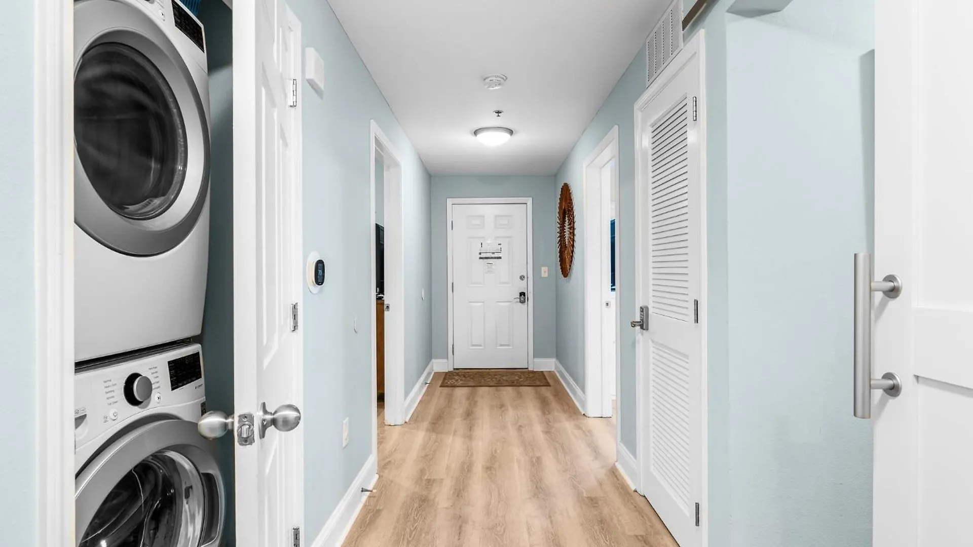 Stunning 4Bd! Oceanview! Free Beach Chair Service! Sleeps 10! By Dolce Vita Getaways Panama City Beach Apartment