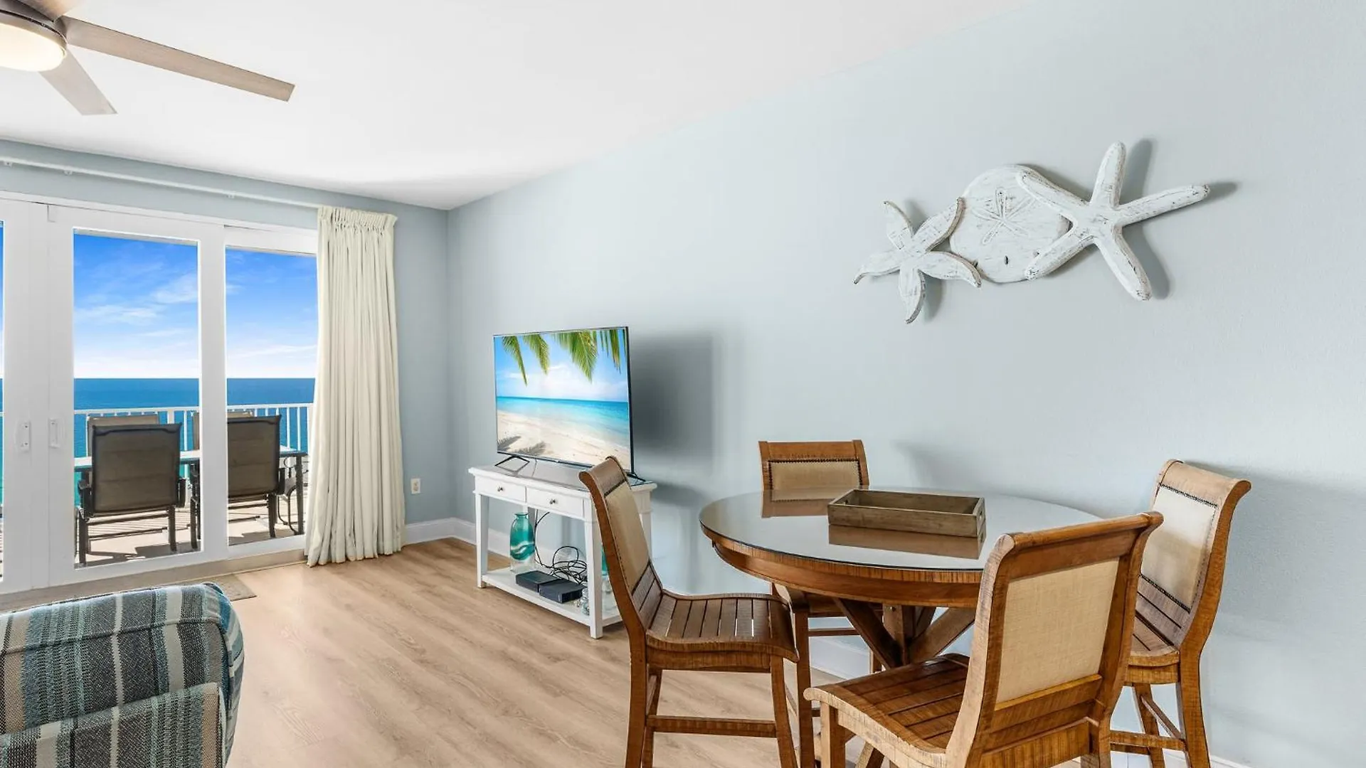 Apartment Stunning 4Bd! Oceanview! Free Beach Chair Service! Sleeps 10! By Dolce Vita Getaways Panama City Beach United States