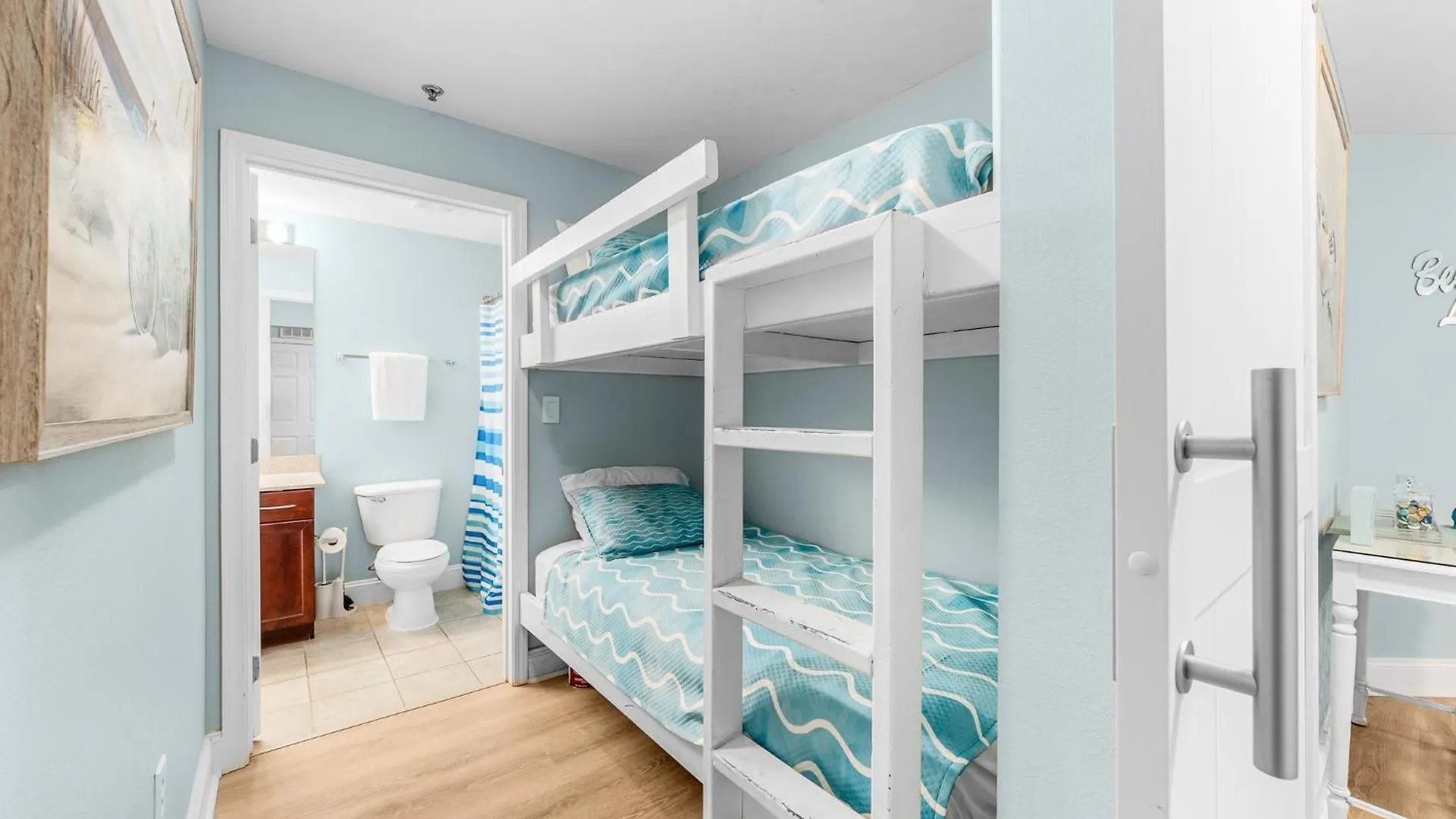 Apartment Stunning 4Bd! Oceanview! Free Beach Chair Service! Sleeps 10! By Dolce Vita Getaways Panama City Beach